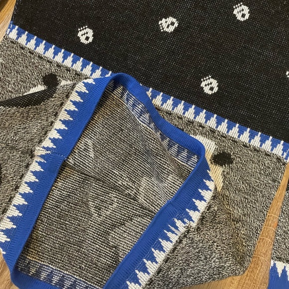 Bears Crossing Vintage Panda Turtleneck Sweater Blue
Accent Trim - Picture 8 of 10